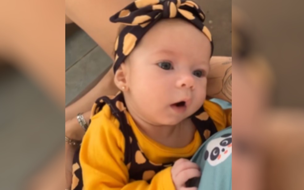 Bebê de dois meses fala 