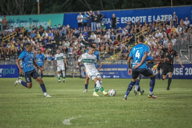 Azuriz Vence O Coritiba E Ajuda O Maringá FC A Continuar Na Liderança ...