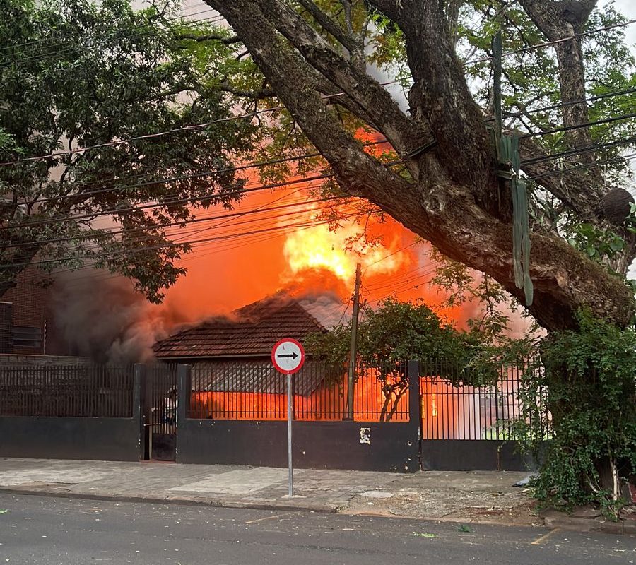 Incêndio em boca de fumo que se passava por pensionato na Rua Tietê