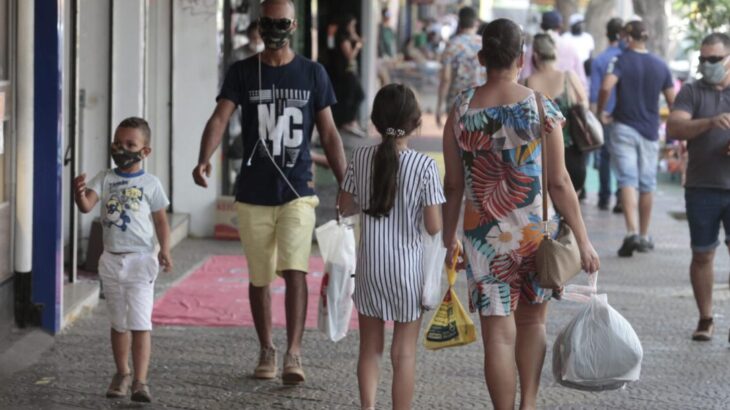 comércio de rua de maringá inicia horário especial de Natal