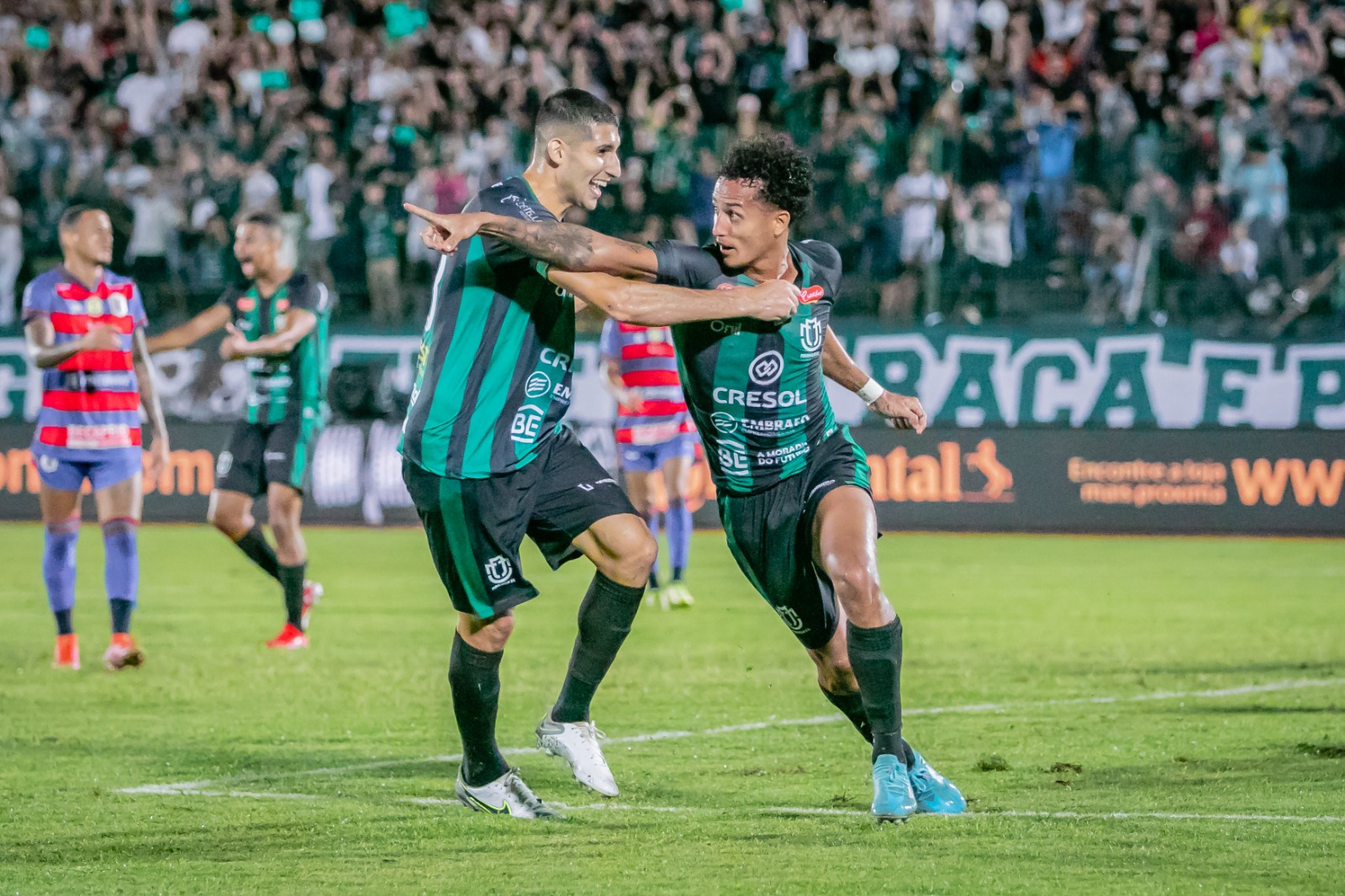 Trio do Maringá que brilhou contra o Flamengo é anunciado por time da Série  A e