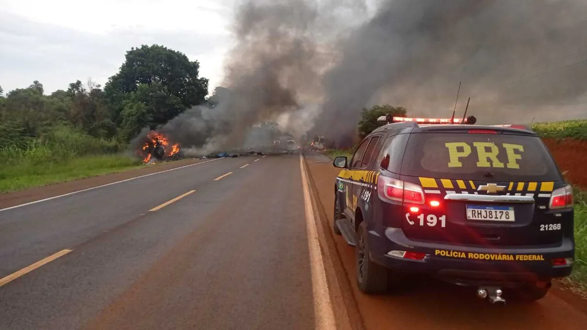 Acidente na BR-369, carros pegam fogo e motorista Rafael Paiola morre carbonizado