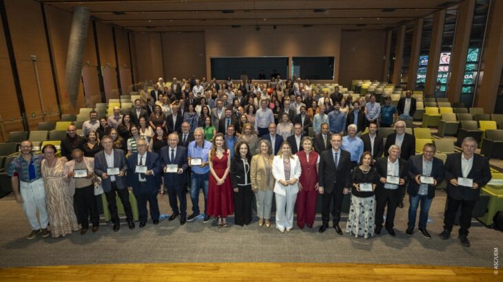 UEM festeja 55 anos com homenagem a funcionários
