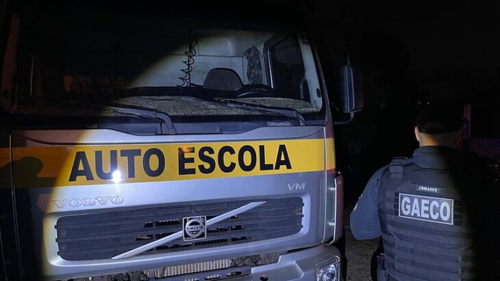 Gaeco cumpre mandados em autoescolas de Sarandi