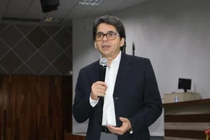 Morre o professor Dennis Bertolini, da UEM