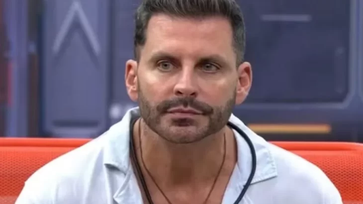 Henri Castelli sofre convulsões durante o BBB 26 de deixa o reality show