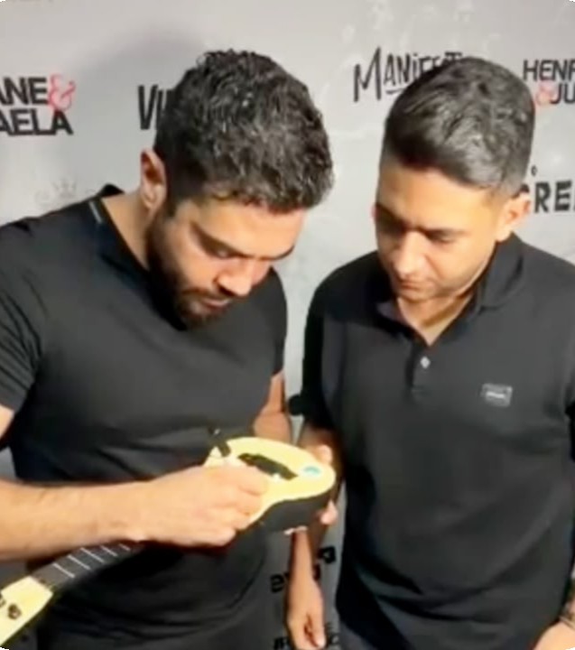 Paciente oncológico do Hospital da Criança de Maringá recebe violão autografado por Henrique & Juliano