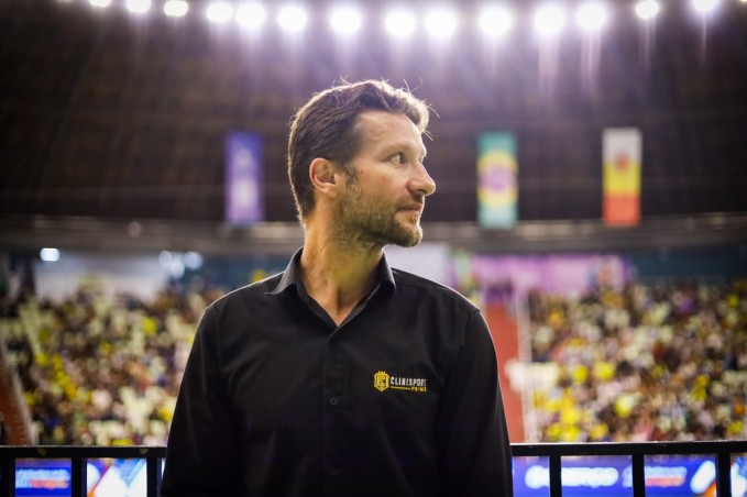 Fisioterapeuta Kleber Barbão recebe homenagem da CBF por sua trajetória na Seleção Brasileira de Futsal