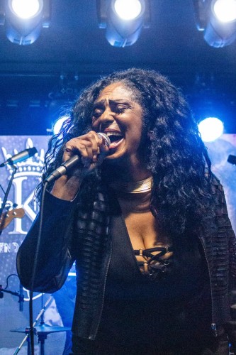 Claudete King, filha de B.B. King, se apresenta no MPB Rock Bar
