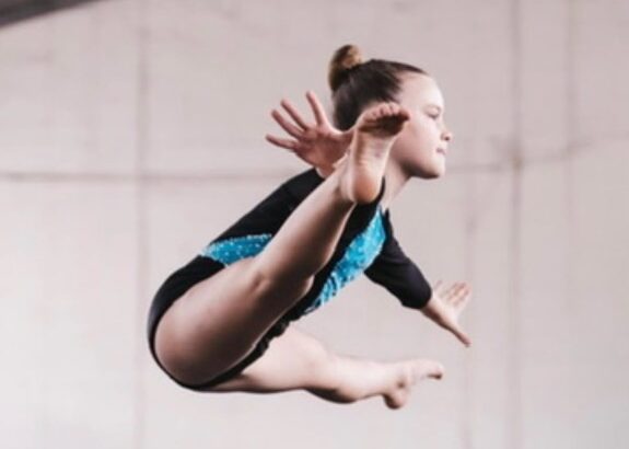 Crianças de projeto social da UEM participam da Copa AGIP de Ginástica Artística